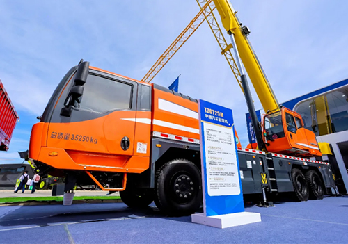 Le premier camion-grue au méthanol de 25 tonnes au monde est mis en service