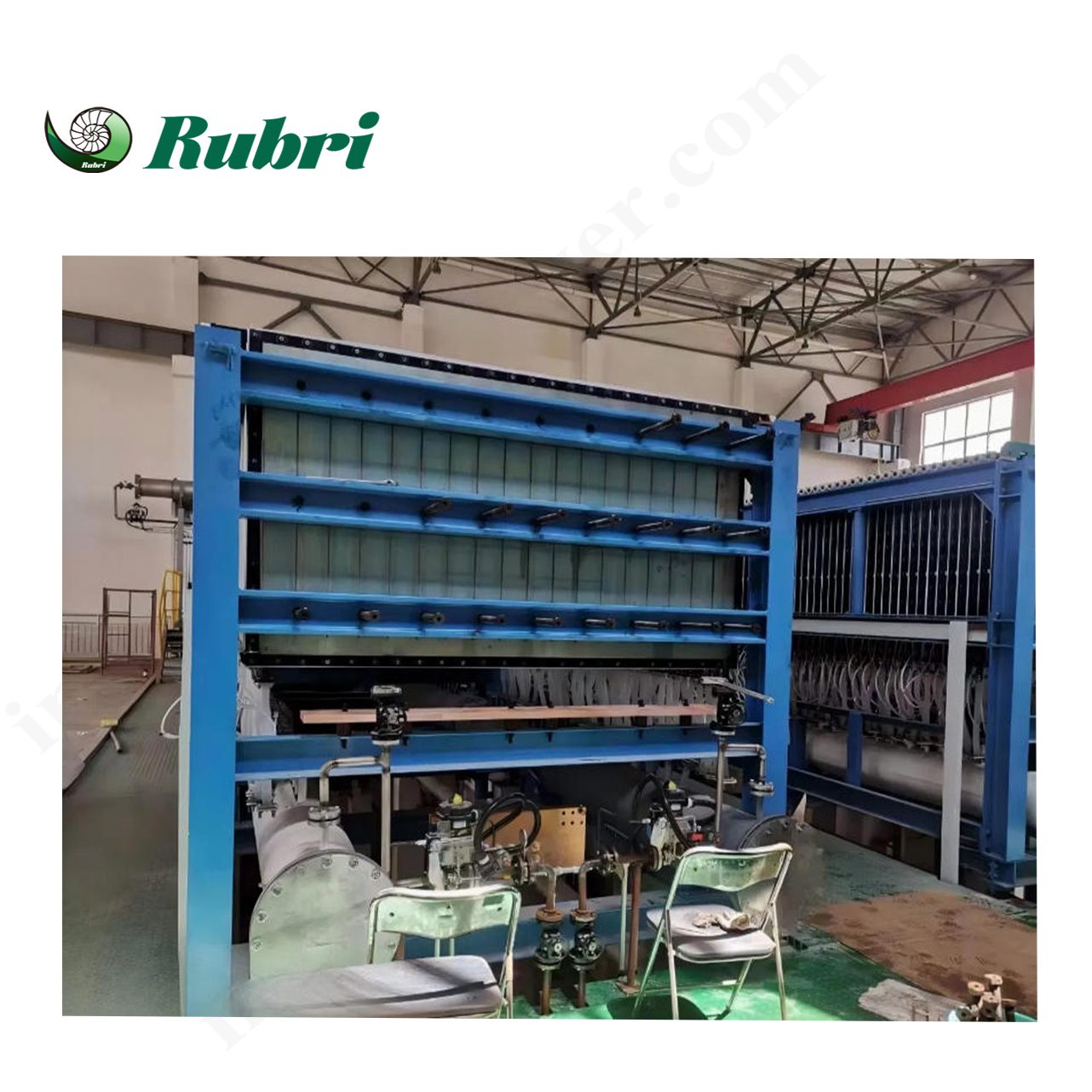 Comment fonctionne le procédé d'électrolyse à membrane échangeuse d'ions dans l'industrie du chlore-alcali ?