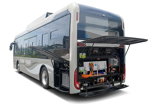 Les premiers bus à hydrogène d'Italie entrent en service à Bologne ; une flotte de 127 véhicules est officiellement lancée.